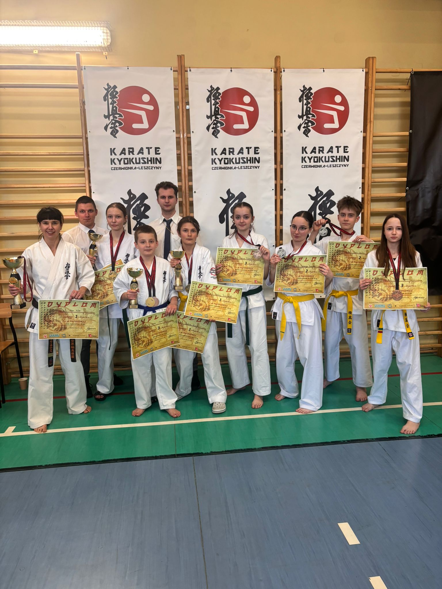 8 zawodników – aż 10 medali!